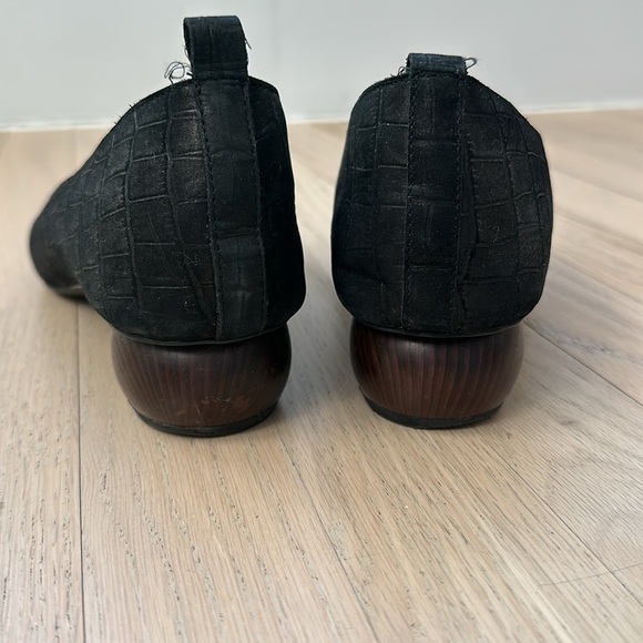 Jeffrey Campbell Black Croc-Embossed Flats - Picture 4 of 5